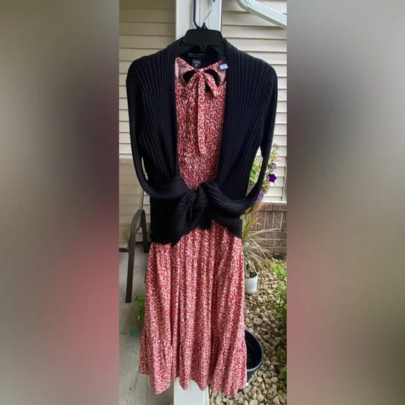 VGUC Old Navy Sz-L(M) Red & White Floral Layers, Ruffled Sleeves, Gathered Chest - Picture 14 of 16